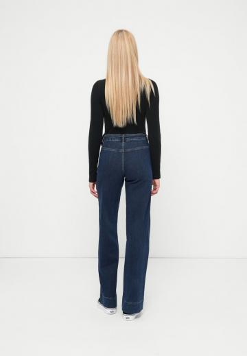 Прямые джинсы