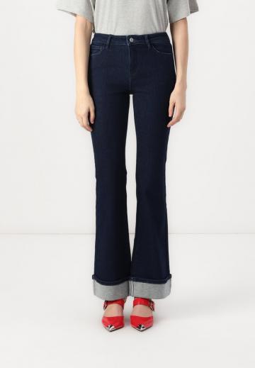 Клешеные джинсы