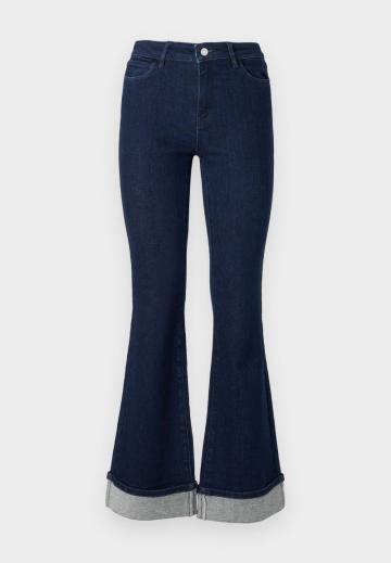 Клешеные джинсы