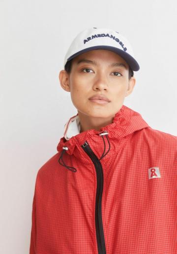 Спортивная куртка