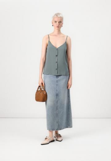 Топ на бретельках