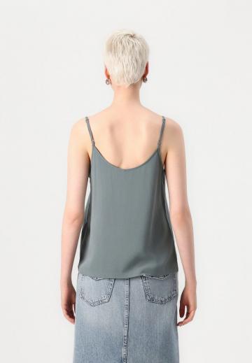 Топ на бретельках