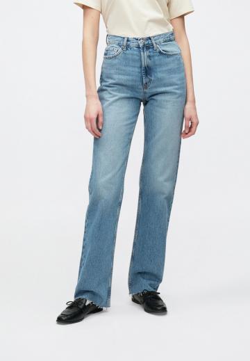 Прямые джинсы