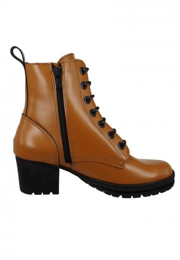 Ботинки на шнуровке