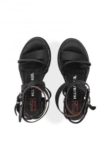 Босоножки на танкетке