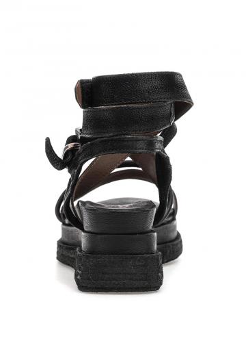 Босоножки на танкетке