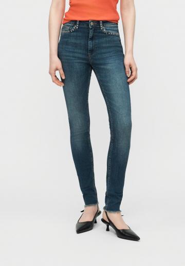 Узкие джинсы