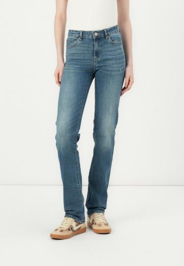Узкие джинсы