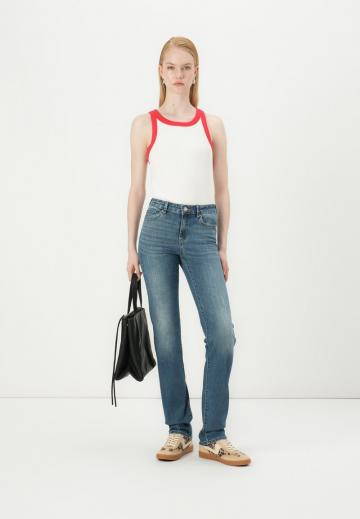 Узкие джинсы