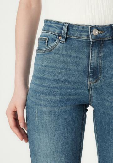 Узкие джинсы