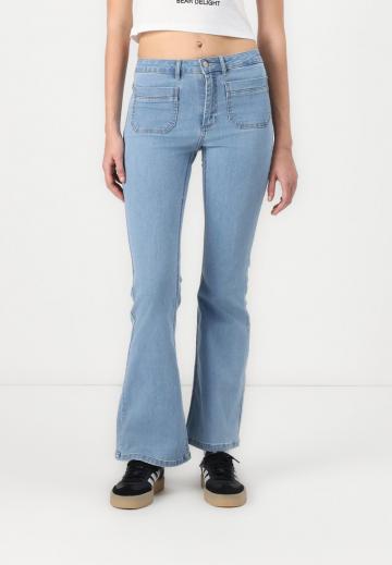 Клешеные джинсы