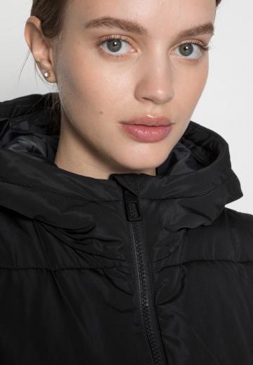 Длинный жилет