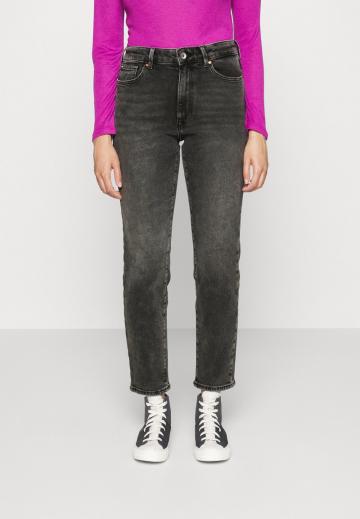 Короткие джинсы