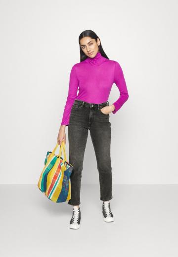 Короткие джинсы