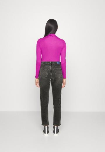 Короткие джинсы