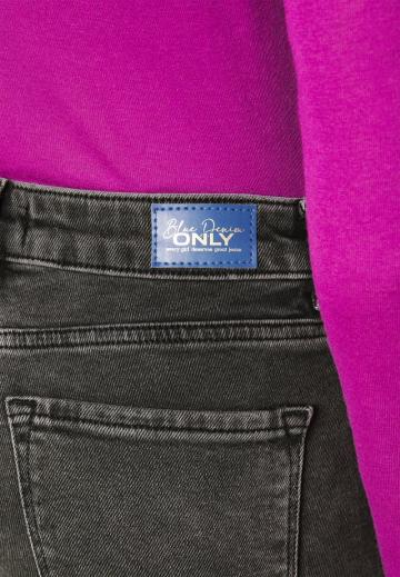 Короткие джинсы