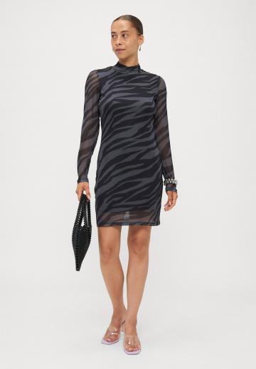 Короткое платье