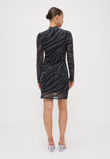 Короткое платье