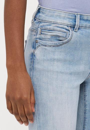 Короткие джинсы