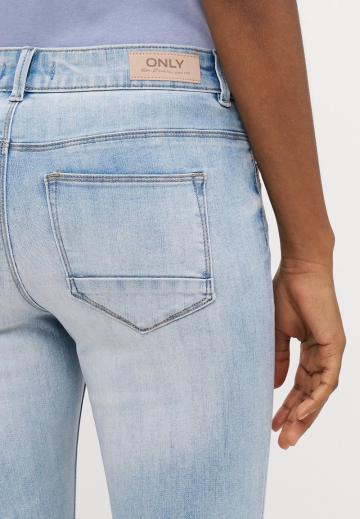 Короткие джинсы