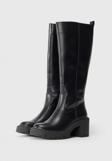 Высокие сапоги