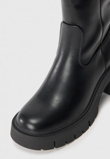 Высокие сапоги