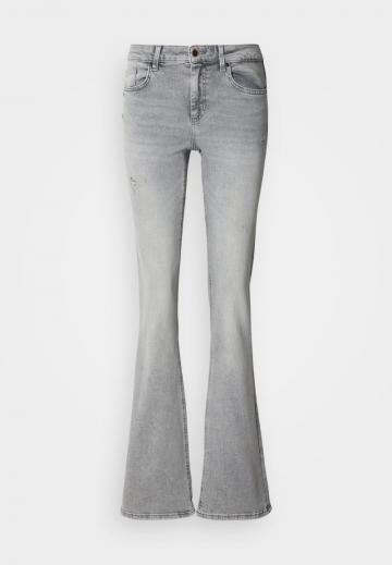 Клешеные джинсы