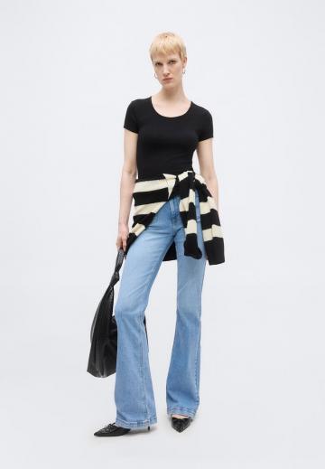 Клешеные джинсы