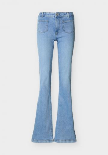 Клешеные джинсы