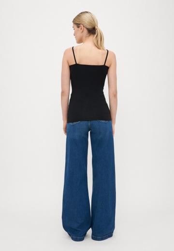 Топ на бретельках