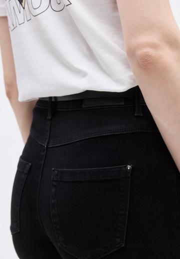 Клешеные джинсы