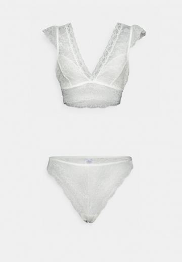 Бюстгальтер без косточек