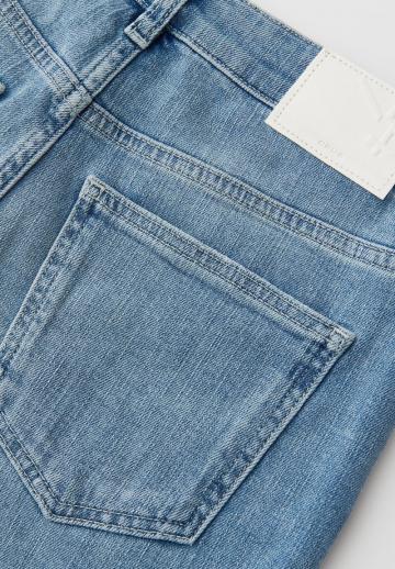 Короткие джинсы