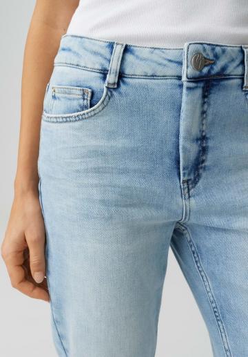 Прямые джинсы