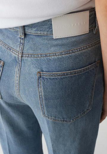 Клешеные джинсы