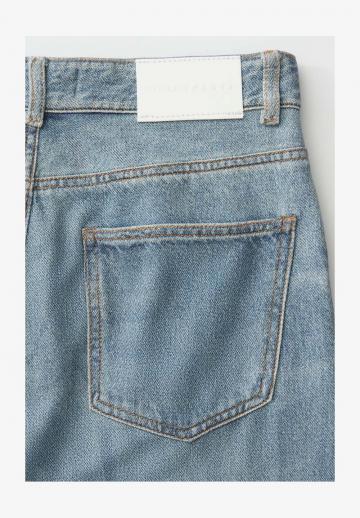 Клешеные джинсы