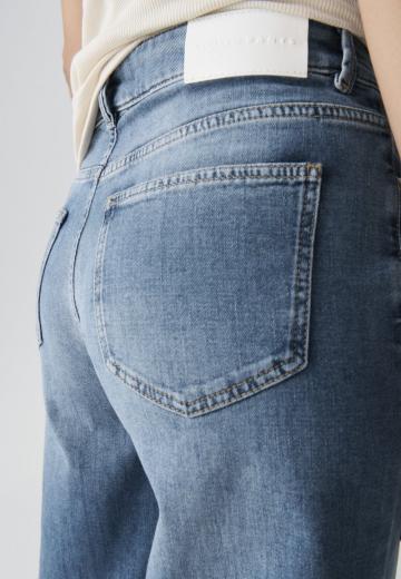 Короткие джинсы