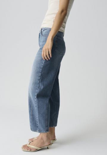 Короткие джинсы