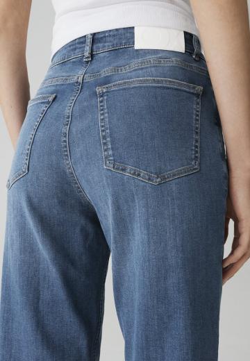 Прямые джинсы