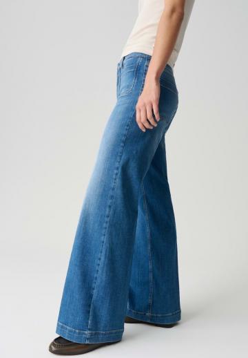 Клешеные джинсы