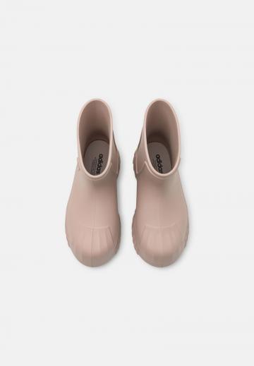 Сапожки на танкетке