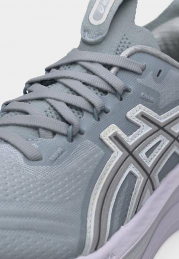 Беговые кроссовки