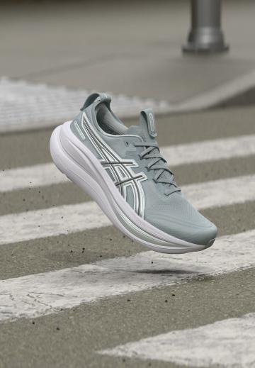 Беговые кроссовки