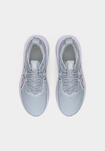 Беговые кроссовки