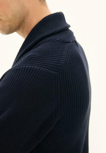 Вязаная кофта