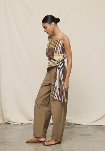 Топ на бретельках