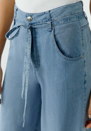 Короткие джинсы