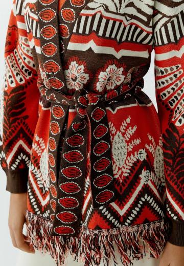 Жаккардовая вязаная кофта