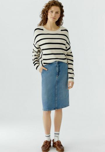 Пуловер в полоску