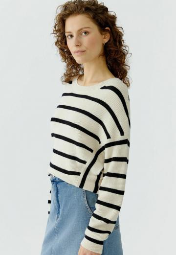 Пуловер в полоску